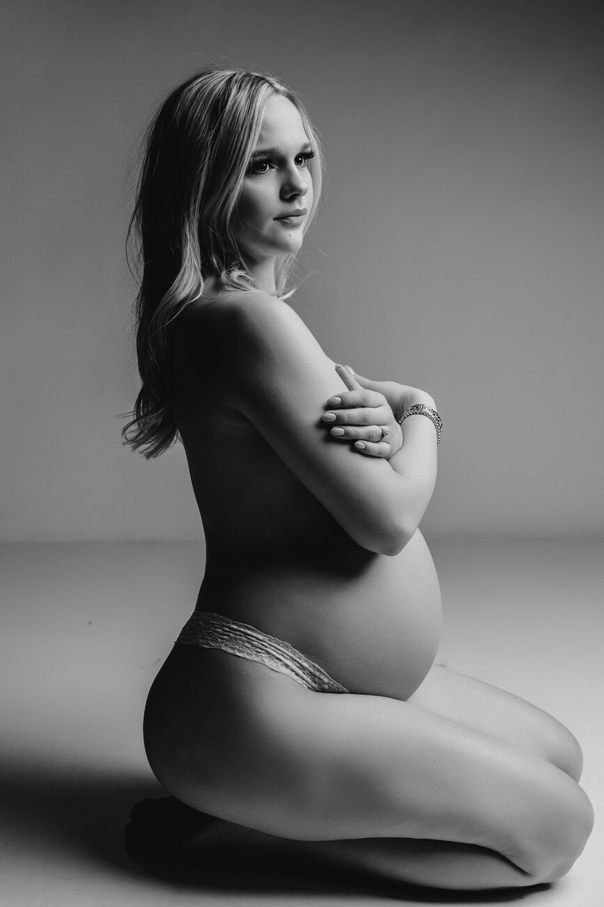 editorial maternity photography, celebrating pregnancy body